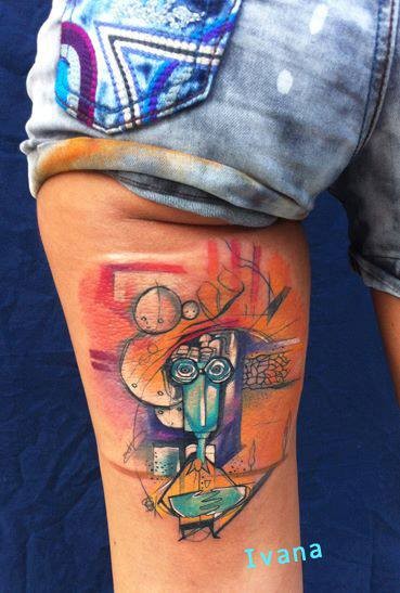 大腿抽象风格的机器人彩色纹身图案