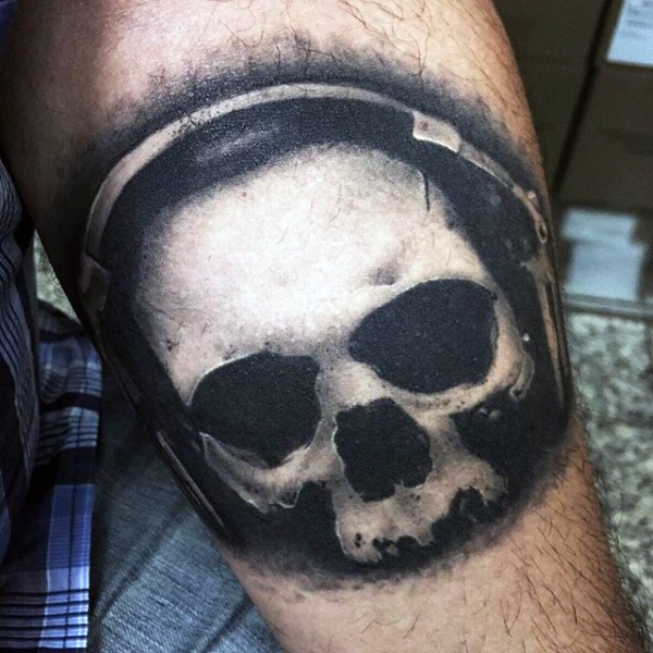 黑白骷髅与耳机个性手臂纹身图案