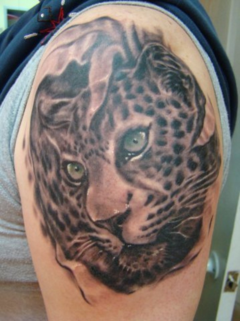 手臂惊人的小动物豹子纹身图案