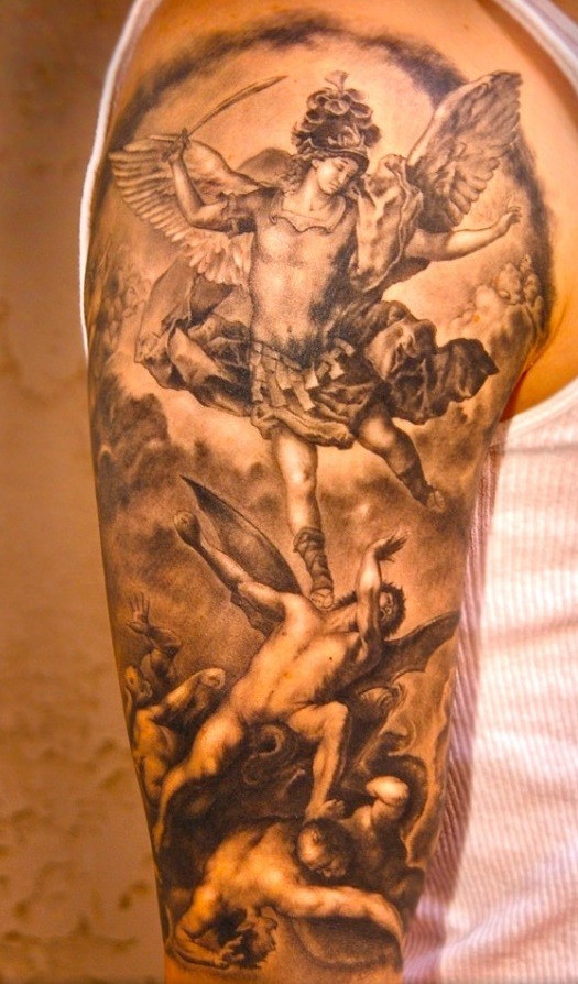 手臂天使和恶魔在战斗纹身图案
