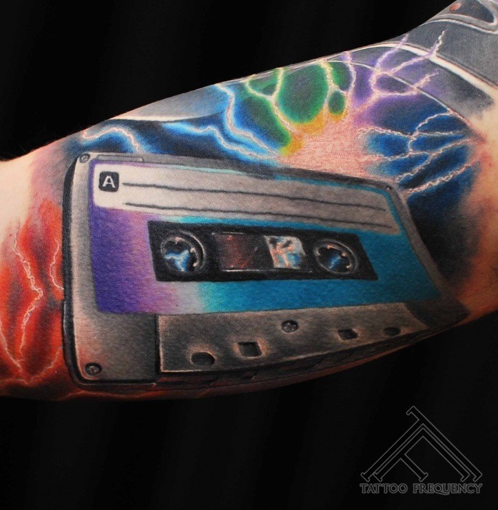 3D非常写实的五彩音乐磁带手臂纹身图案