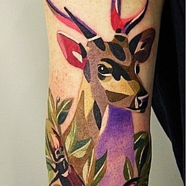 五颜六色的几何鹿手臂纹身图案