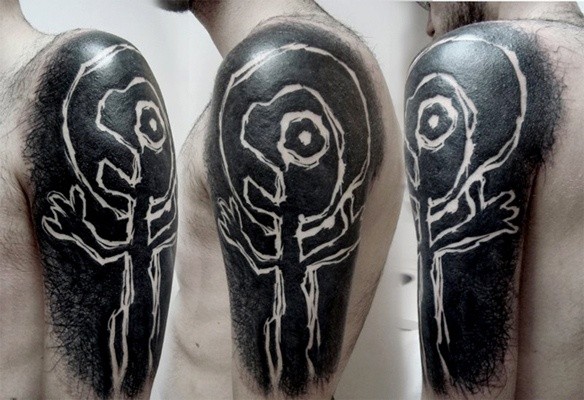 手臂令人难以置信黑白外星人纹身图案