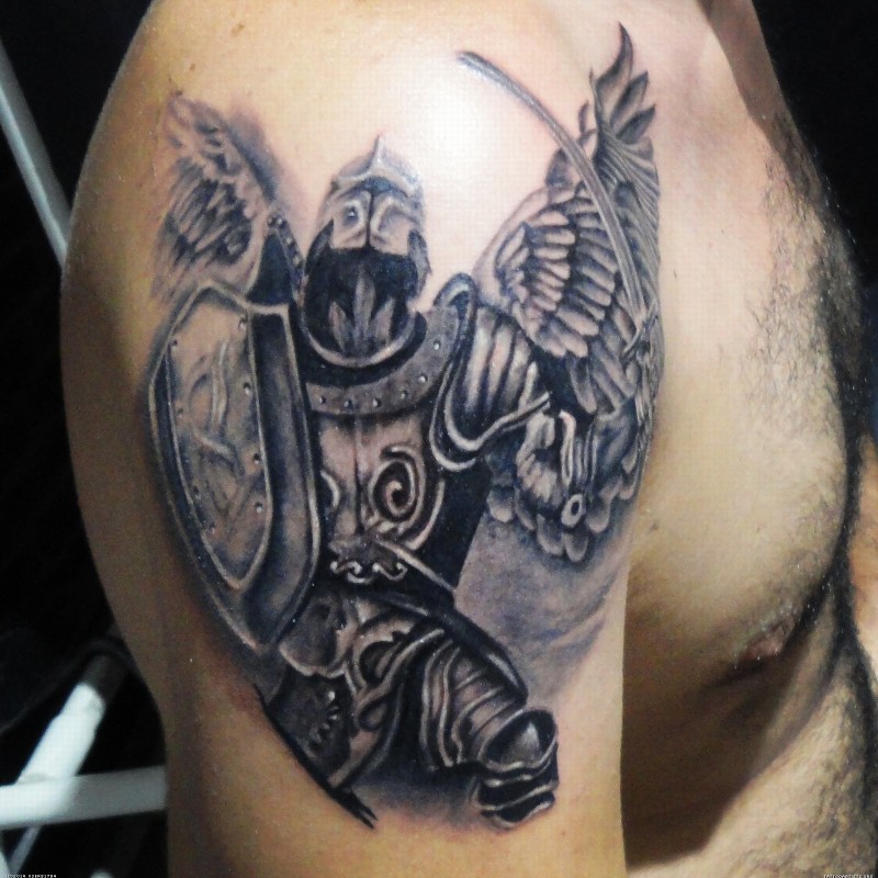 手臂无名战士和翅膀纹身图案