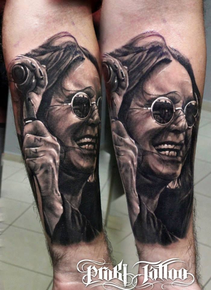 著名音乐家肖像与麦克风手臂纹身图案