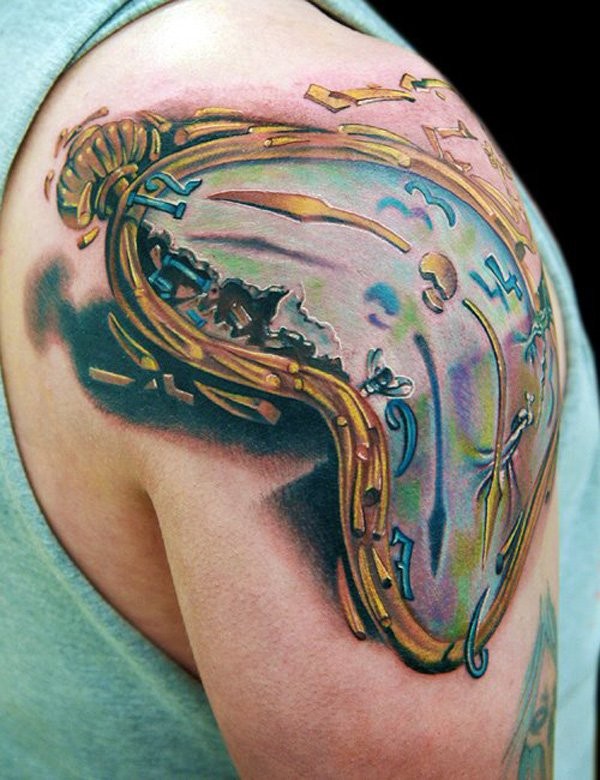 肩部3D损坏的黄金时钟纹身图案