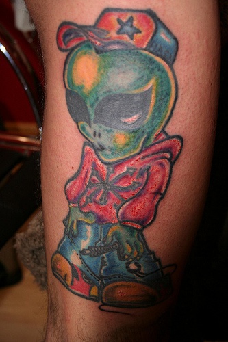 超级酷的彩色外星人个性纹身图案