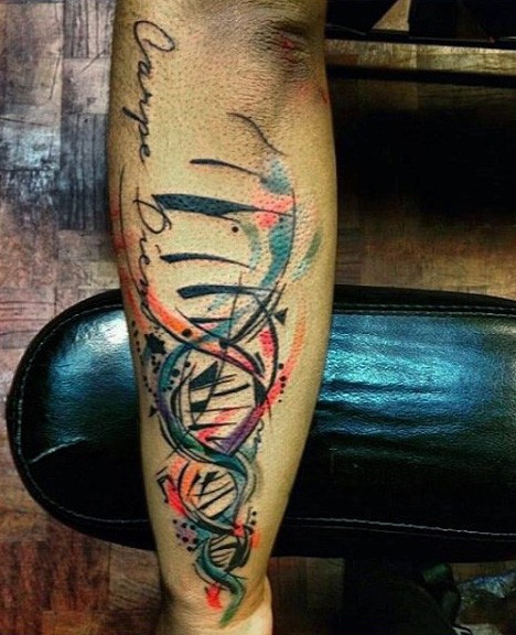 手臂抽象风格的彩色DNA纹身图案