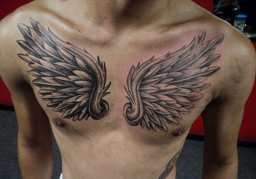 男性胸部3D黑白翅膀纹身图案