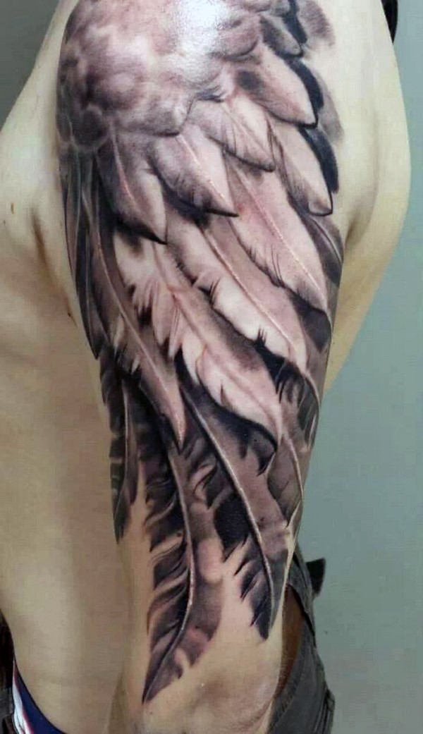 手臂壮观的3D天使翅膀纹身图案