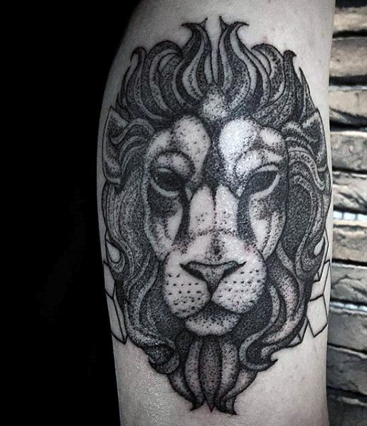 点刺风格的黑色狮子头手臂纹身图案