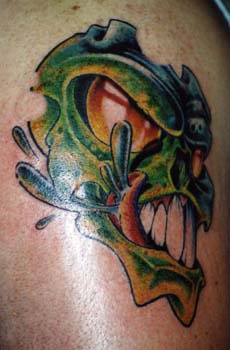 绿色的异形怪兽个性纹身图案