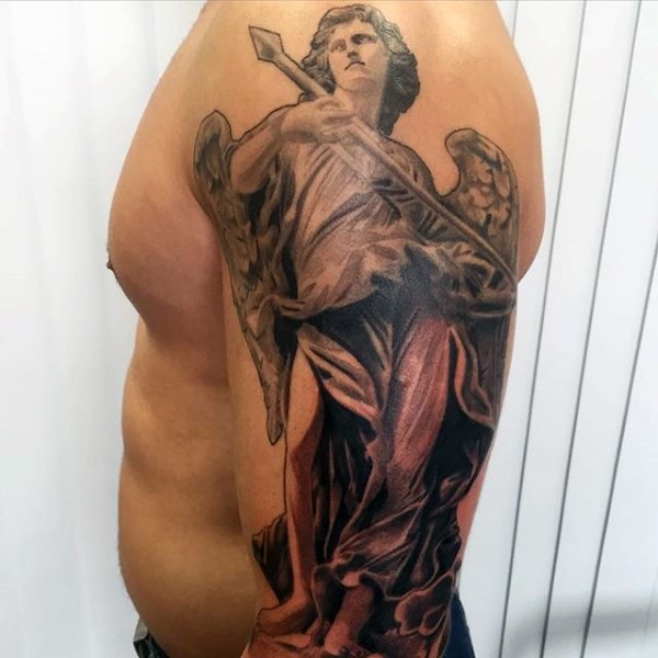 手臂个性的天使与矛纹身图案