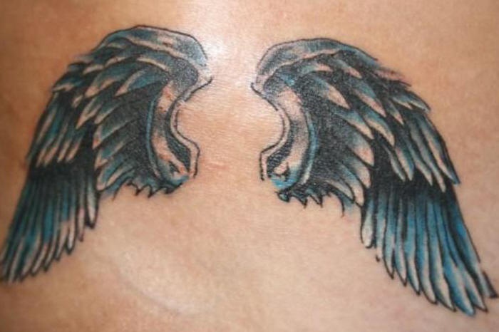 金属风格的天使翅膀纹身图案