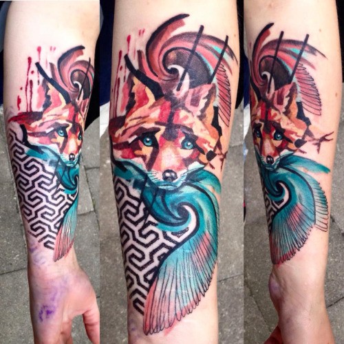 手臂水彩风格的可爱狐狸纹身图案
