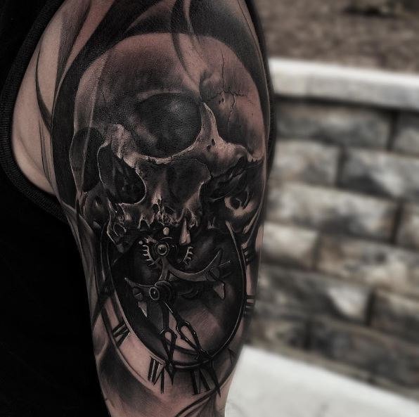 手臂3D风格的骷髅与时钟黑色纹身图案
