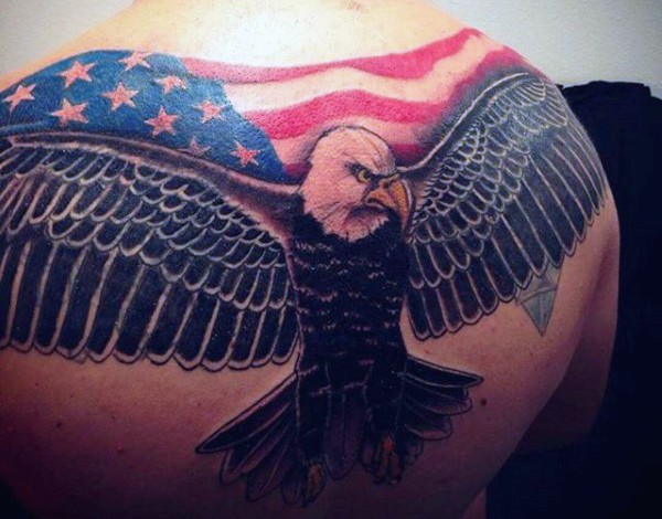 背部美国国旗和彩色鹰个性纹身图案