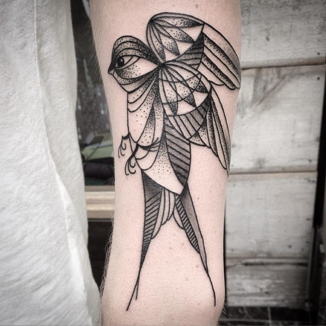 黑色雕刻风格点刺燕子手臂纹身图案