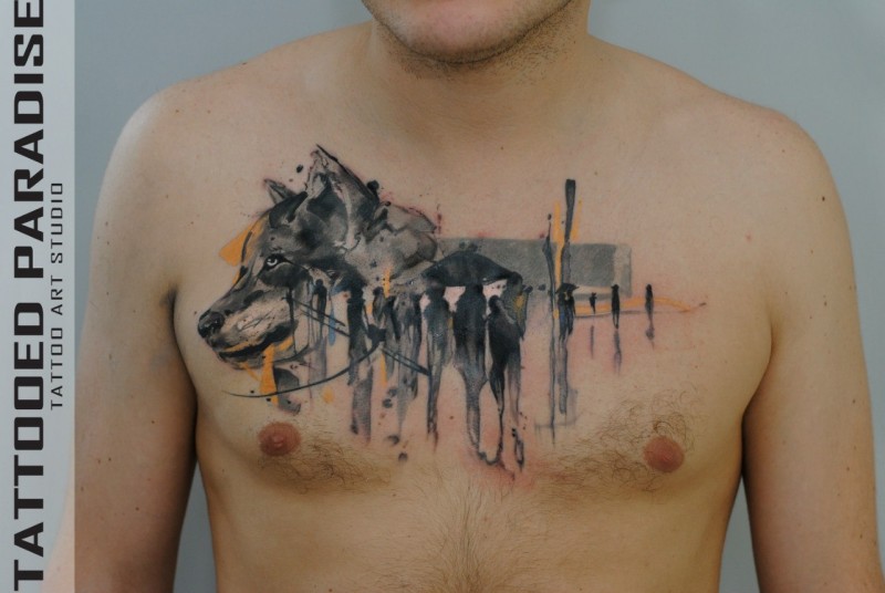 胸部抽象风格的彩色狼头纹身图案