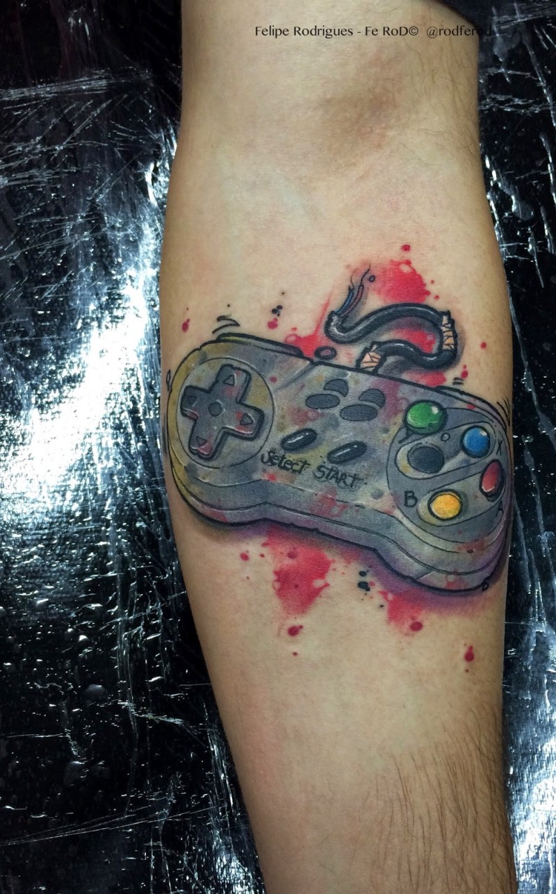 手臂3D风格的彩色游戏操纵杆纹身图案