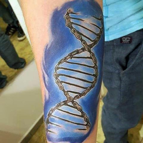 手臂小小的3D五彩DNA符号纹身图案