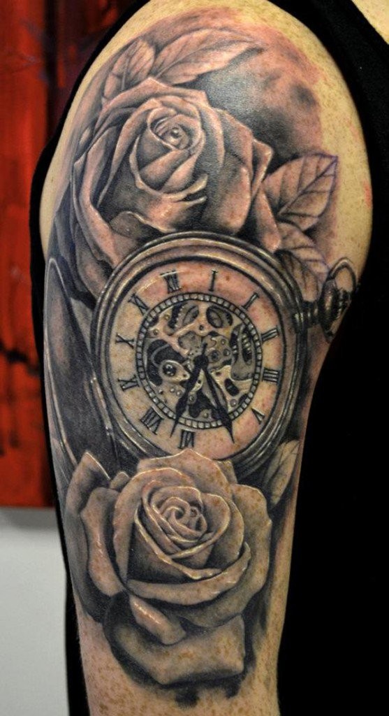 大臂灿烂的3D玫瑰和时钟逼真纹身图案
