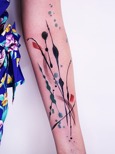 手臂抽象的各种色彩纹身图案