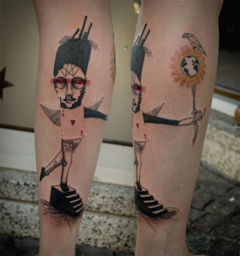 小腿抽象风格的彩色滑稽男子纹身图案