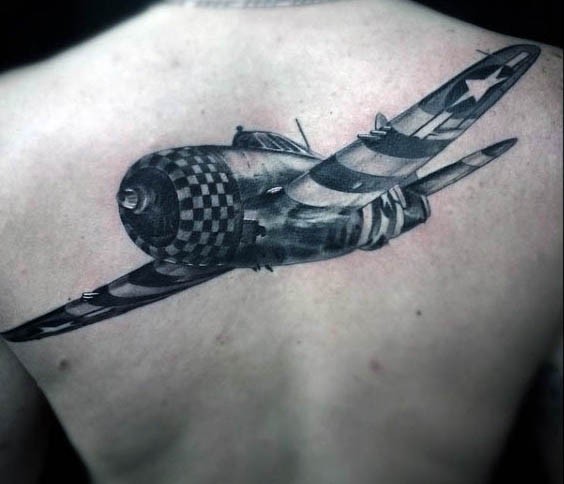 背部3D风格的二战战斗机纹身图案