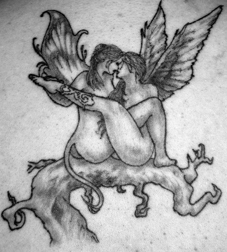 树上的女性堕落天使纹身图案