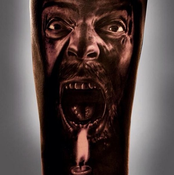 可怕的彩色蜡烛与尖叫男子手臂纹身图案