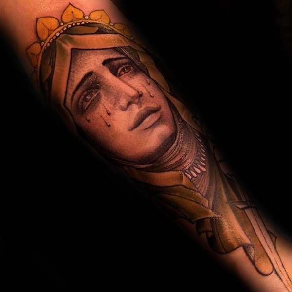 手臂彩色的哭泣女人肖像纹身图案