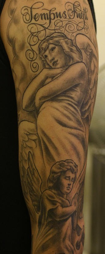 孕育的天使手臂纹身图案