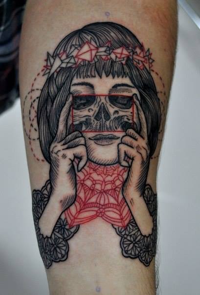 雕刻风格的女人与骷髅彩色手臂纹身图案
