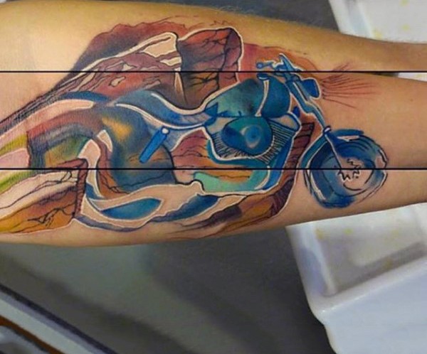 手臂抽象风格水彩画小自行车纹身图案