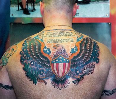 背部超级爱国的美国鹰纹身图案