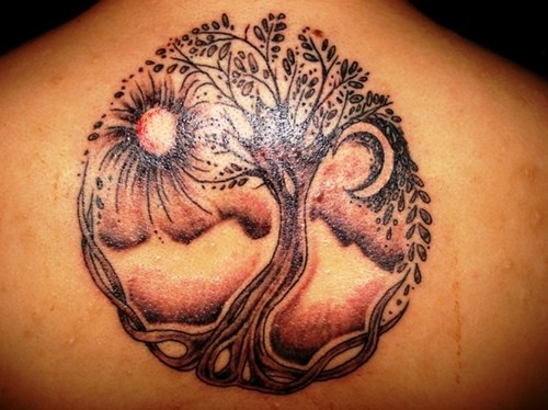 神奇的树太阳和月亮背部纹身图案