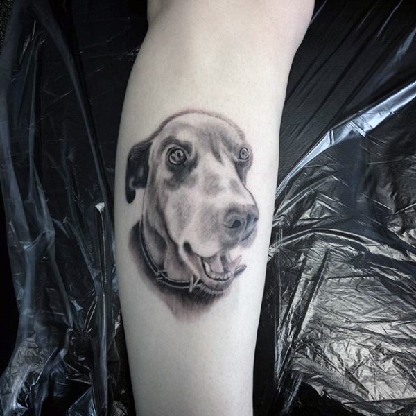 小腿3D黑白滑稽狗纹身图案