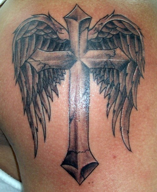 黑白十字架和翅膀纹身图案