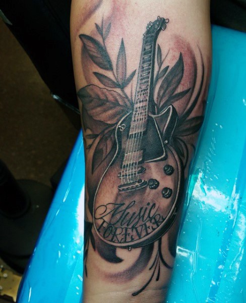 手臂3D黑白吉他与字母写实纹身图案