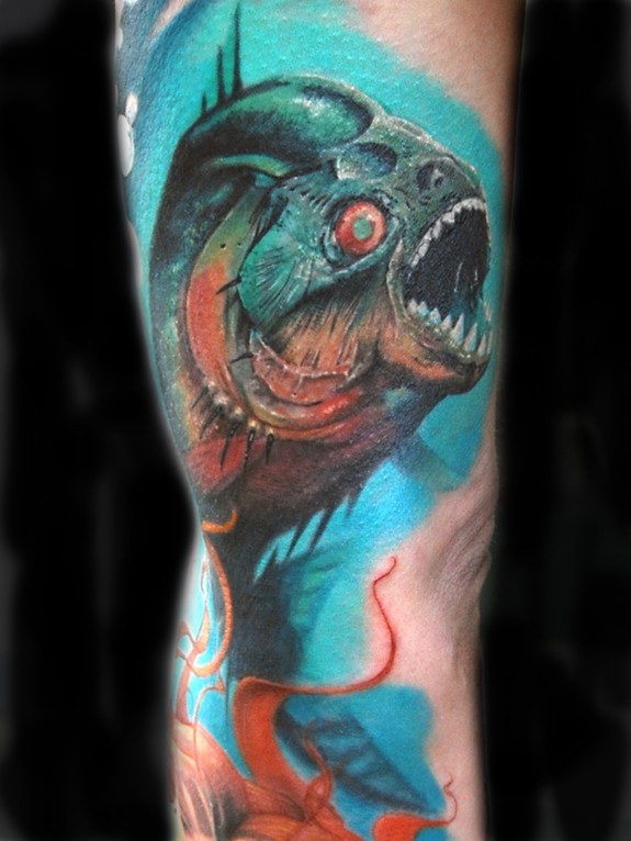 写实风格的彩色可怕食人鱼手臂纹身图案