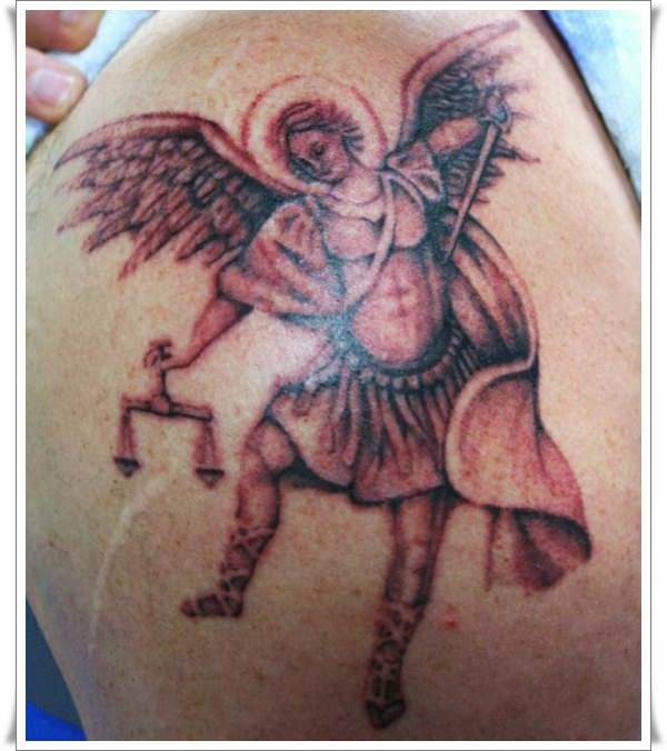 肩部个性的天使纹身图案