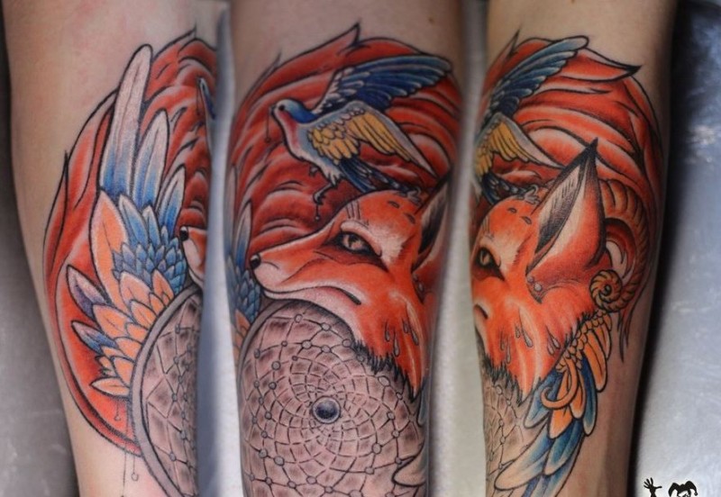 手臂红色的狐狸和小鸟纹身图案