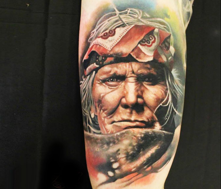 写实风格的彩色印第安人肖像手臂纹身图案