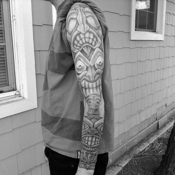 手臂令人惊叹的部落雕塑纹身图案