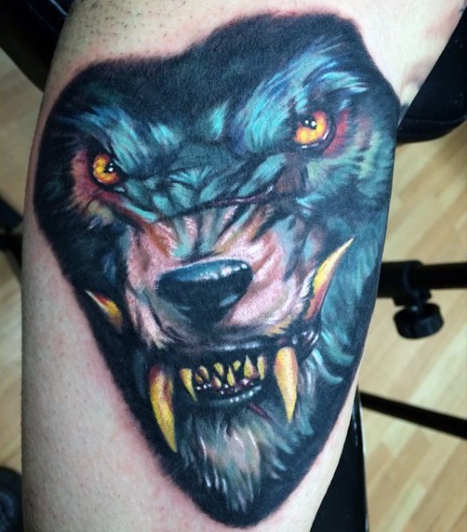 插画风格的彩色可怕狼人手臂纹身图案