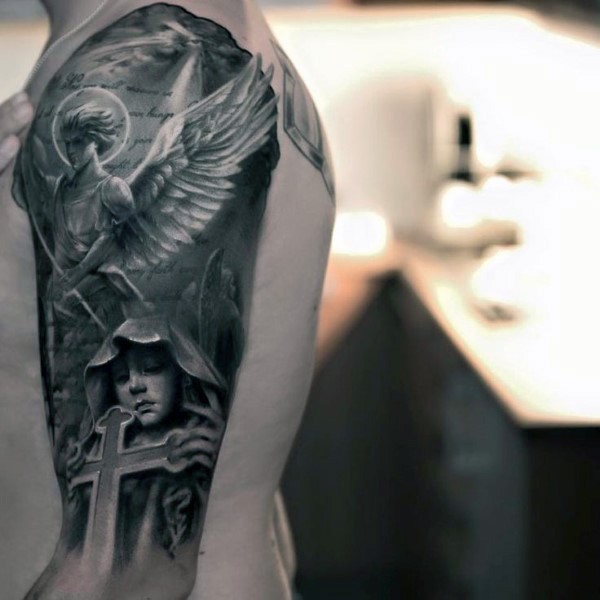 手臂宗教黑色的女人十字架与天使纹身图案