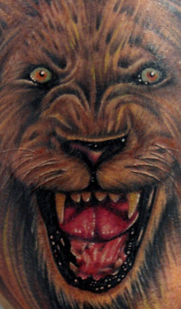 写实的3D咆哮狮子彩色纹身图案