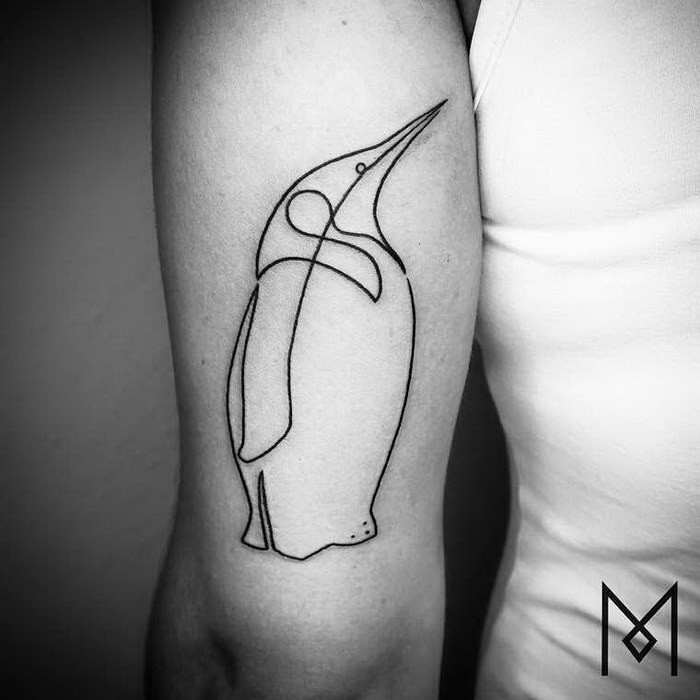 简单的黑色线条企鹅手臂纹身图案