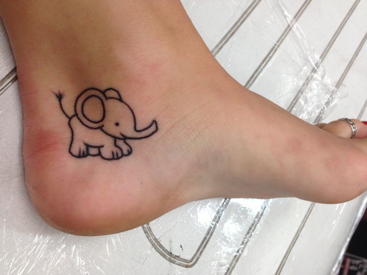 小象卡通风格脚踝纹身图案
